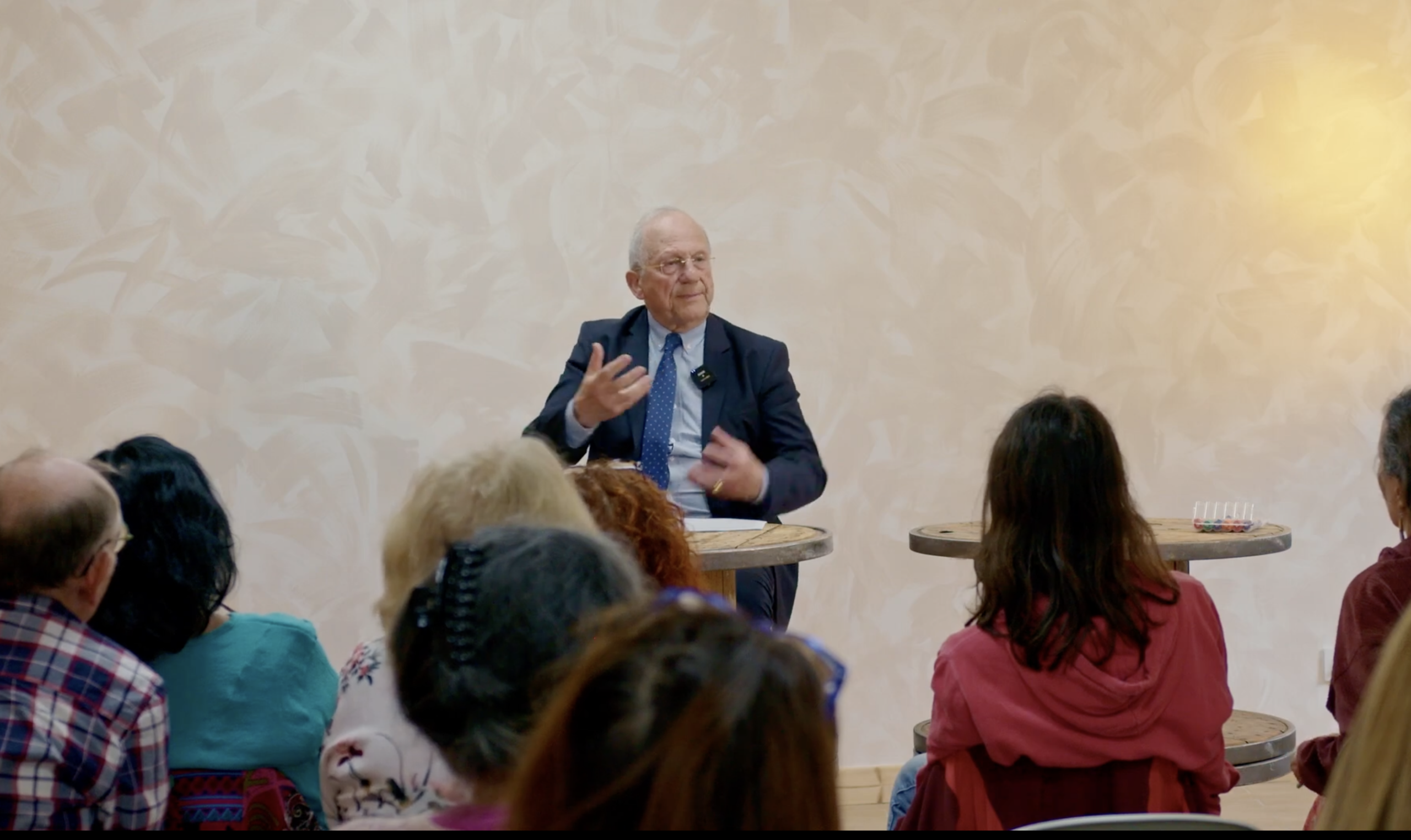 Jean du Chazaud donne un cours face à ses élèves